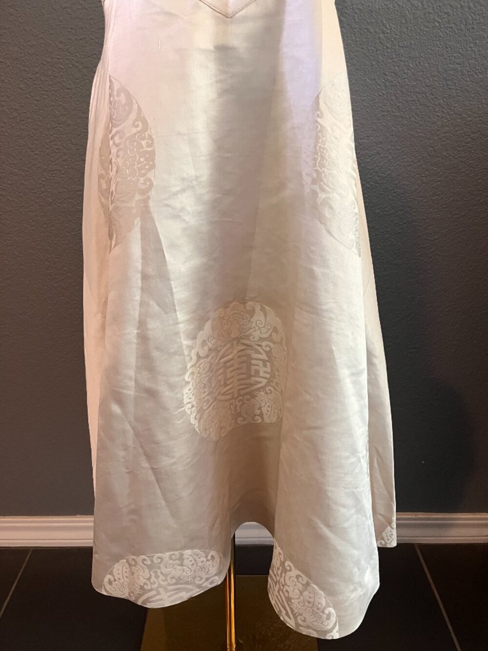 VINTAGE 50'S JOHN DOYLE BISHOP SEATTLE ASIAN INSPIRED SATIN DRESS IVORY & GOLD - Picture 3 of 15